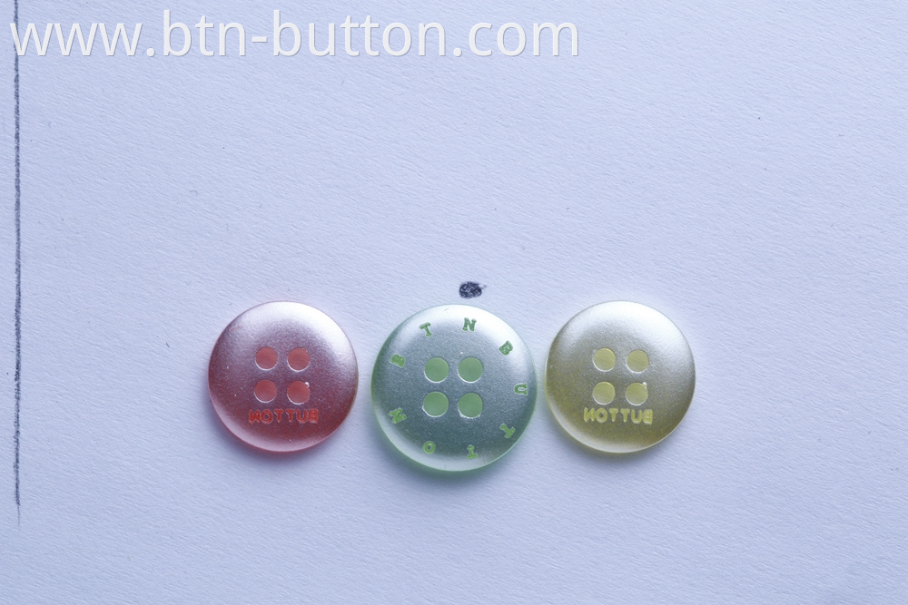 Mirror effect transparent buttons for shirts